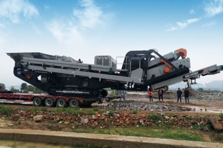 100 tons per hour construction waste crawler mobile crushing station 