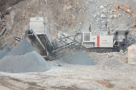 150 tons per hour hard rock crawler mobile crushing production line