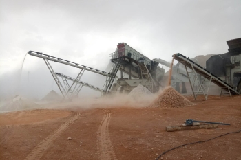 Reciclaje in situ de residuos de construcción: cómo el triturador de impacto móvil sobre orugas construye una cadena de rentabilidad
